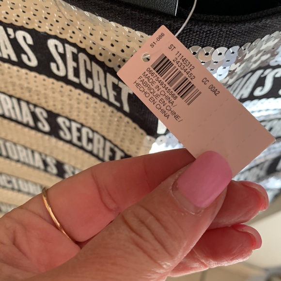 Victoria’s Secret new glitter bag/ make up bag - Picture 4 of 10